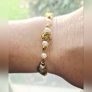 Elegant Gold Toned Wire Rose and Pearl Bracelet